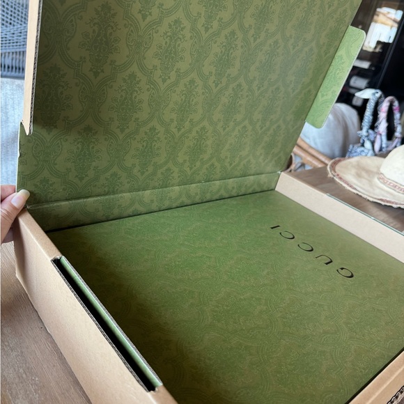 Gucci green shopping box 16”x12”x2.3” with gucci shipping box included. - Picture 7 of 8